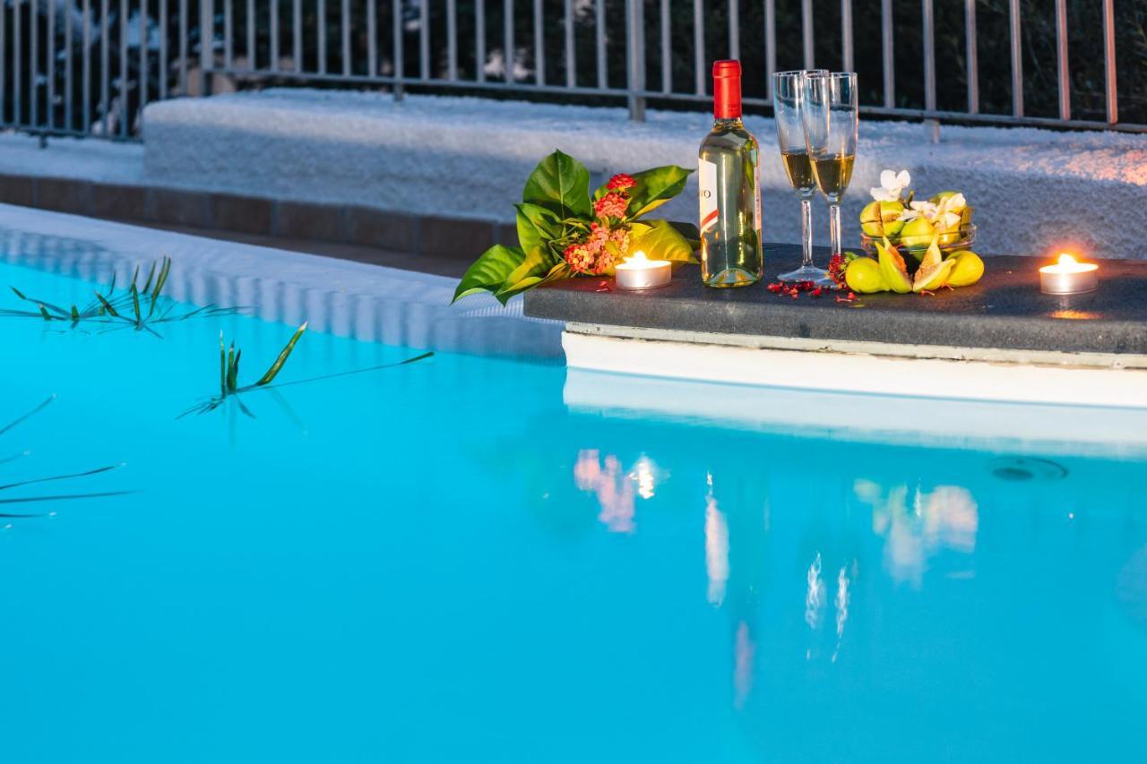 Hotel Residence La Villetta Кането Екстериор снимка