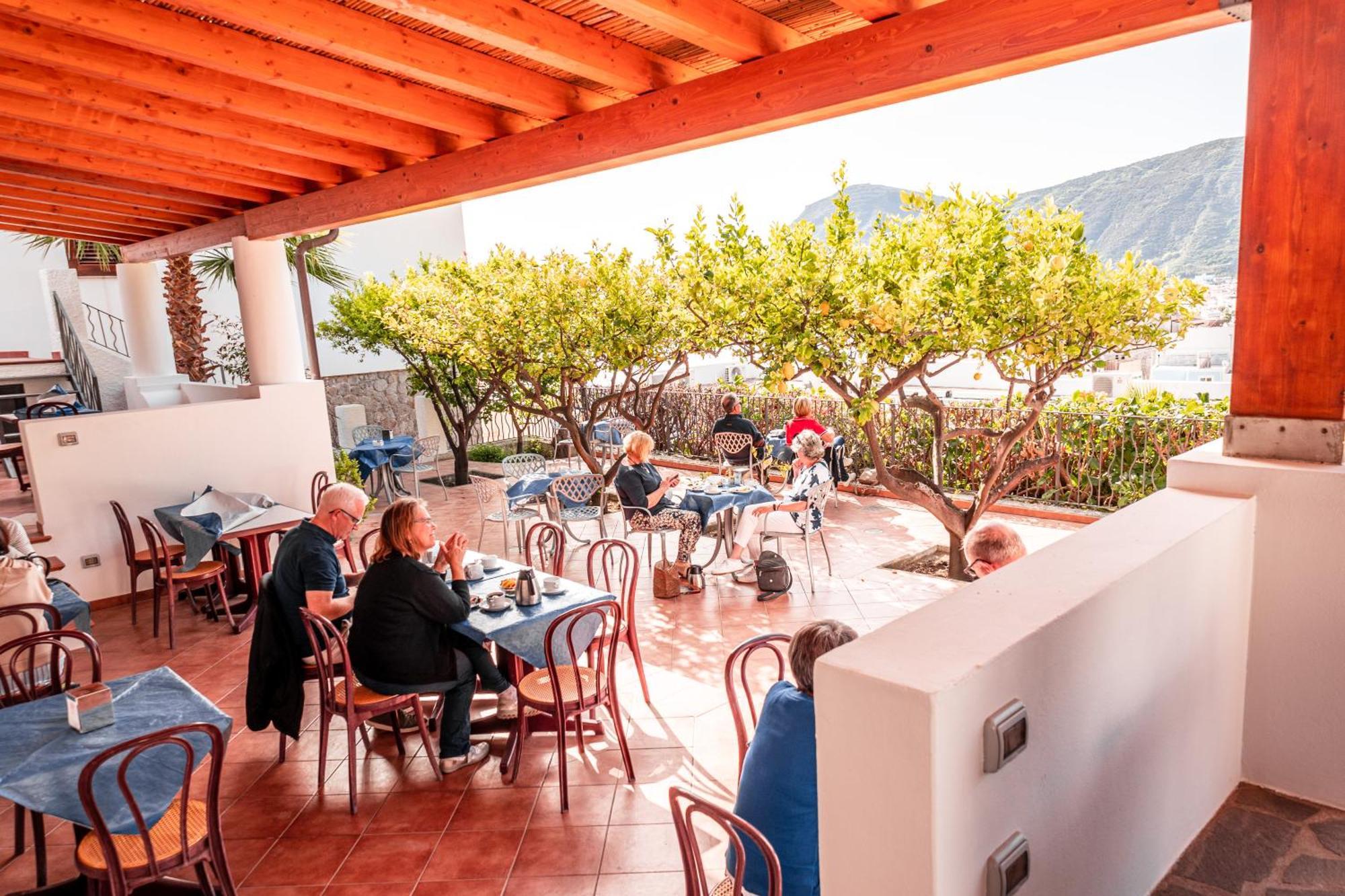 Hotel Residence La Villetta Кането Екстериор снимка